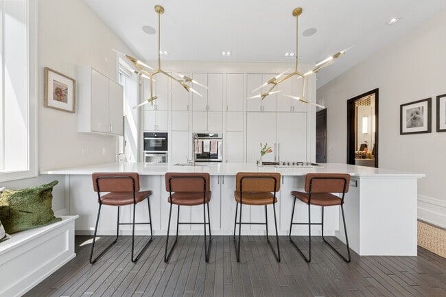 Building Photo - 2756 N Magnolia Ave