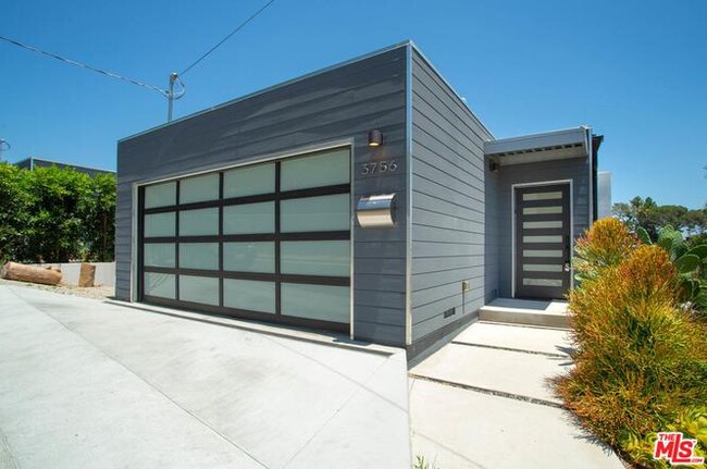 Building Photo - 3756 Brilliant Dr