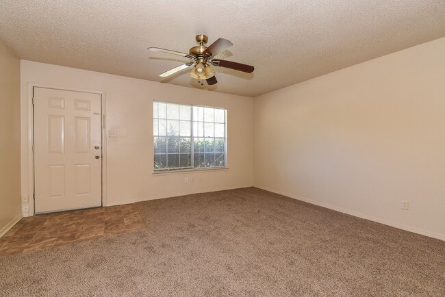 Foto del edificio - 3307 Maple Ave