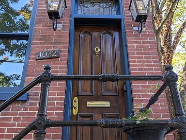 Front door with gaslamps - 1022 Queen St