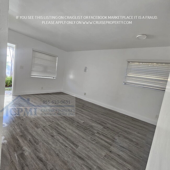 Building Photo - $995 Deposit w/ approved credit on this Gr...