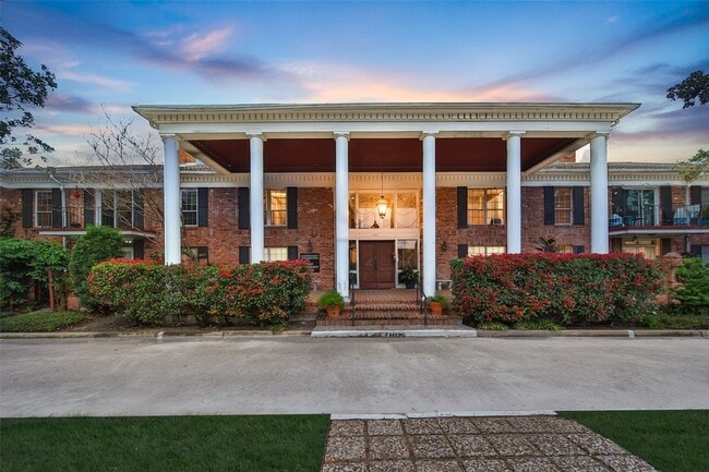 Building Photo - 2822 Briarhurst Dr