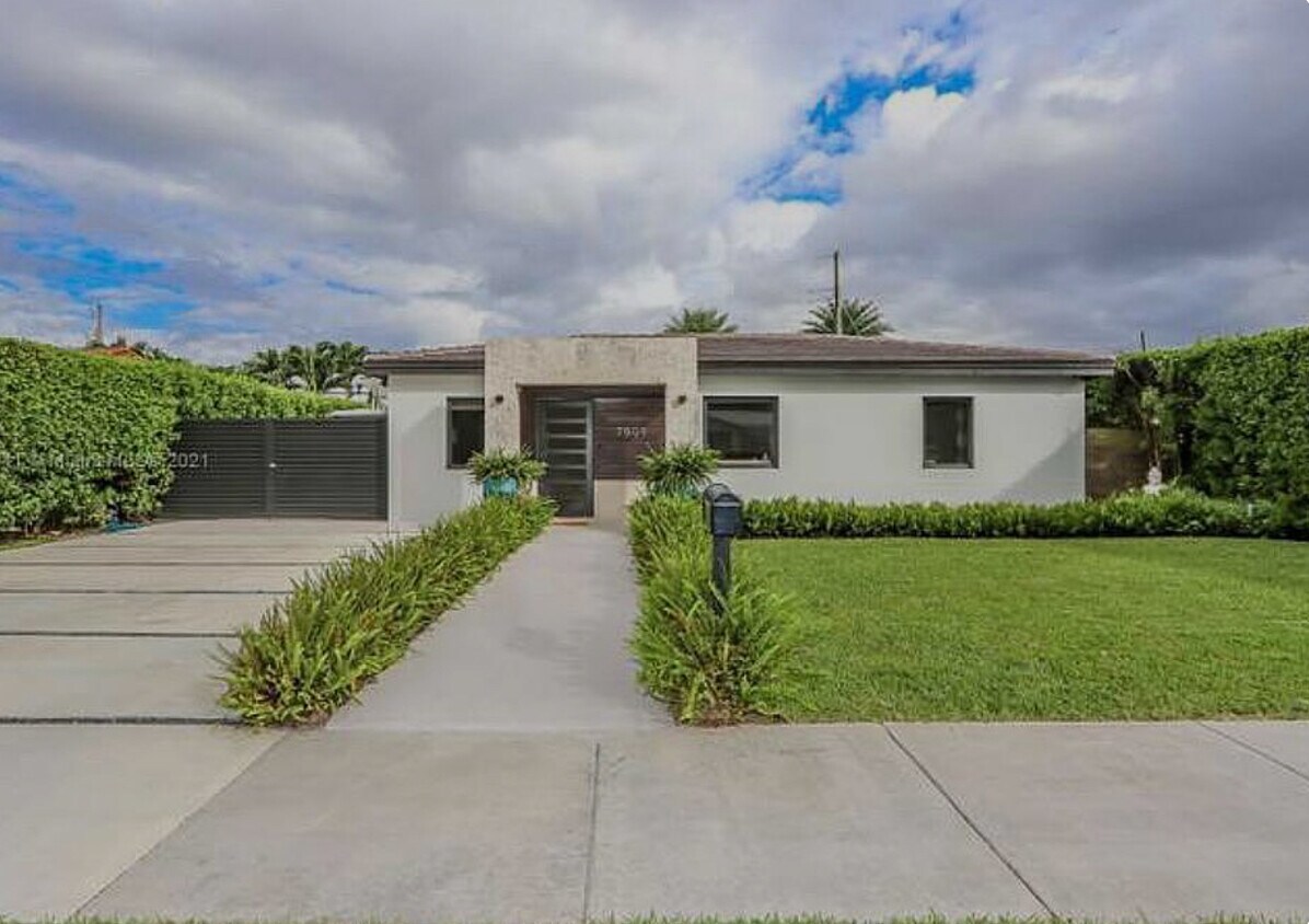 Foto principal - 11015 Tanya St