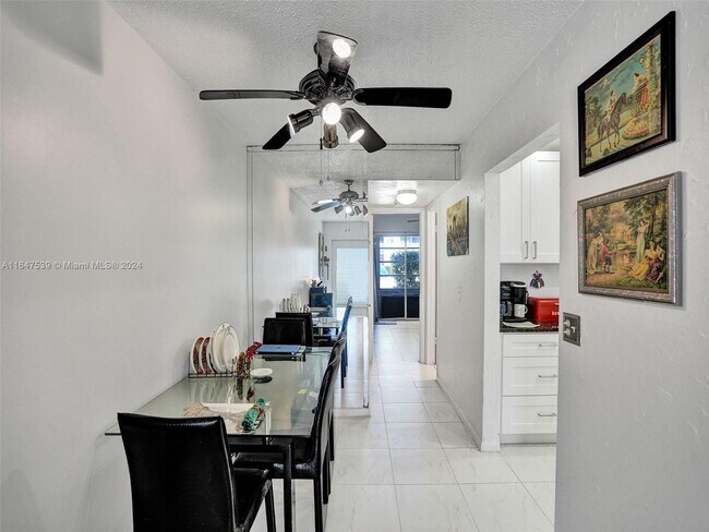 Foto del edificio - 263 Oakridge N