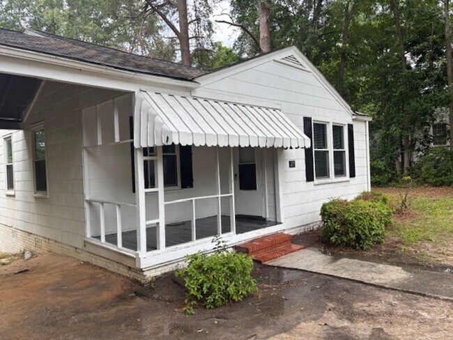 Building Photo - 27 Bayview Dr