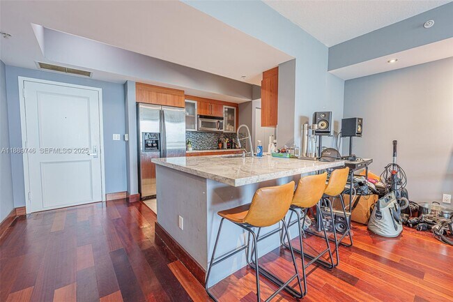 Foto del edificio - 335 S Biscayne Blvd