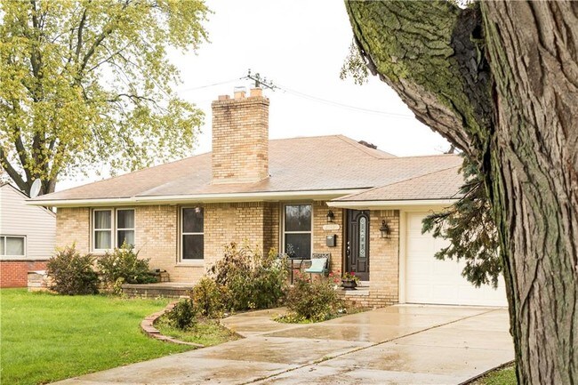 Building Photo - 25434 Avondale St