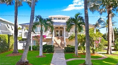 Building Photo - 877 7th St S