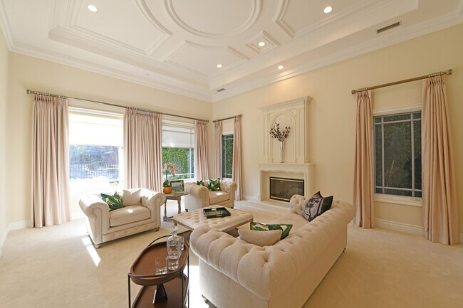 Foto del edificio - 512 N Roxbury Dr