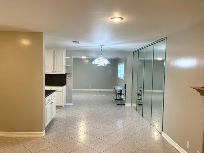 Building Photo - 7537 W 90th St