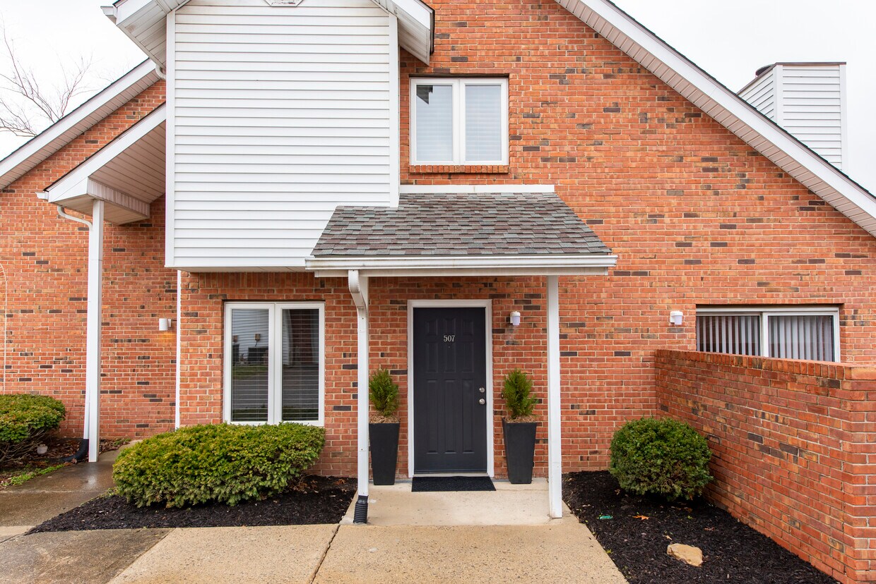 Foto del edificio - 102 Poplar Cir