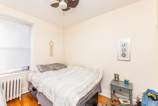 Building Photo - 4008 N Wolcott Ave