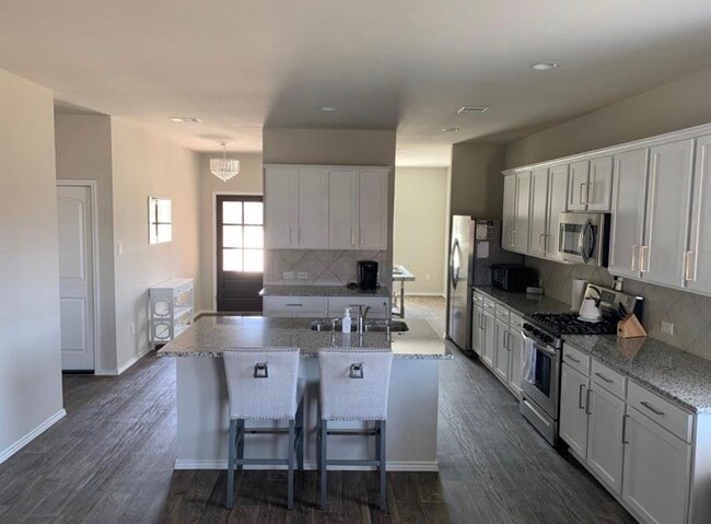 Foto del edificio - 24422 Pencester St
