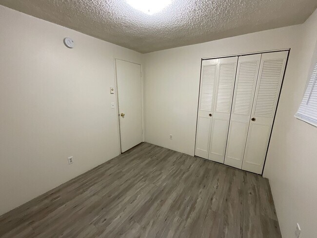 Building Photo - 2105 Leo Ln