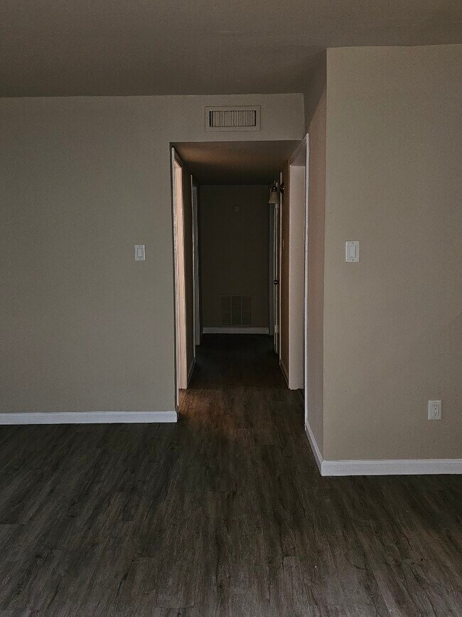 Foto del edificio - 6815 Beachwood St