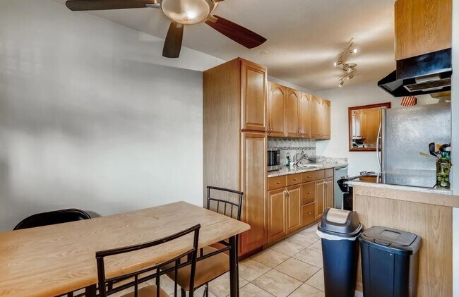 Foto del edificio - 1233 N Ogden St