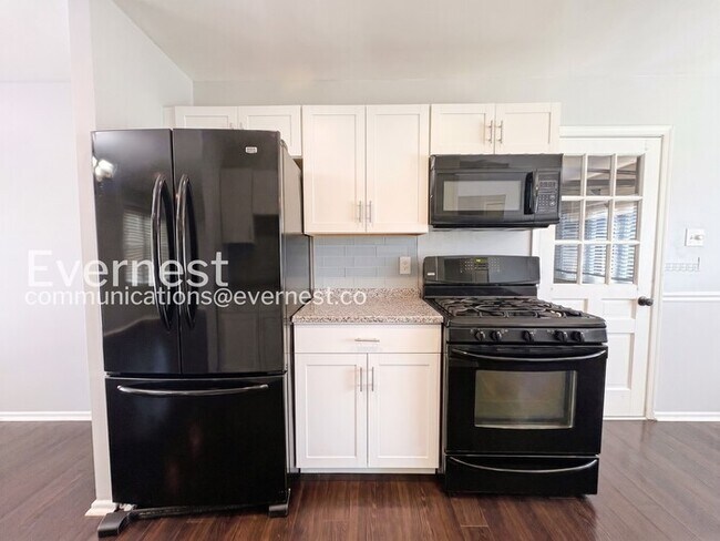 Foto del edificio - 5302 Greenough Pl