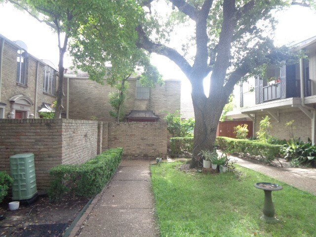 Foto del edificio - 2585 Marilee Ln