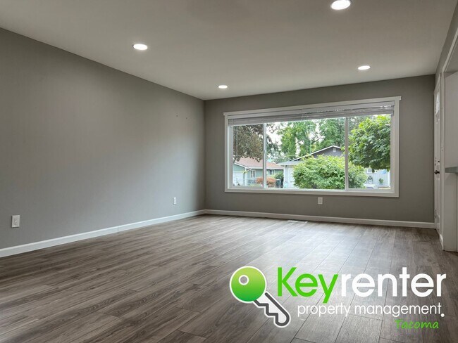 Building Photo - Newly Renovated Tacoma Rambler House!