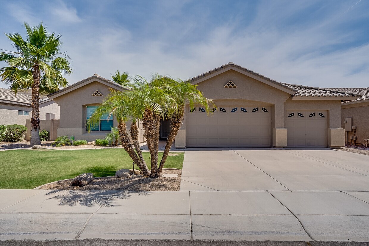 Foto principal - 2167 E Browning Pl