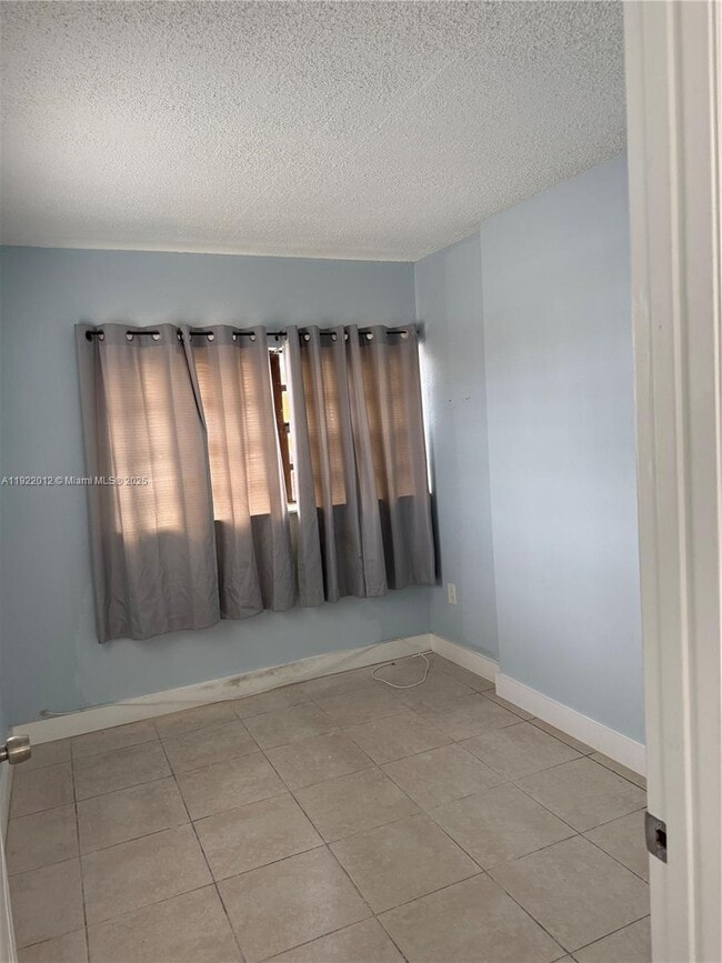 Foto del edificio - 1542 NW 35th St