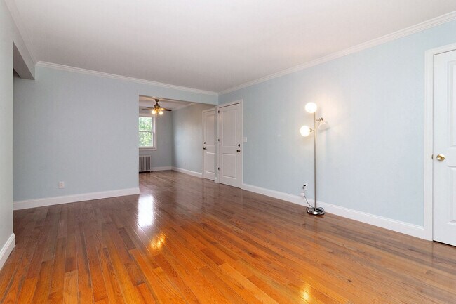 Foto del edificio - 115 E Clinton Ave