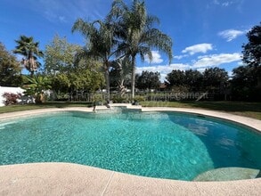 Building Photo - 264 Village Green Ave