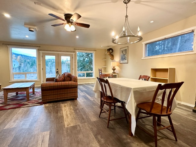 Building Photo - 172 River Dr