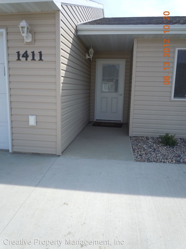Building Photo - 2 br, 2 bath Apartment - 1411-  35th Ave SE