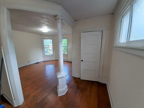 Primary Photo - 217 Center St