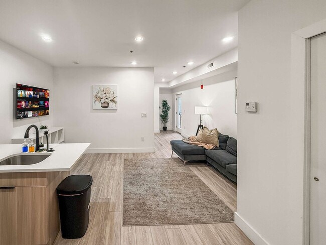 Foto del edificio - 2400 E Huntingdon St