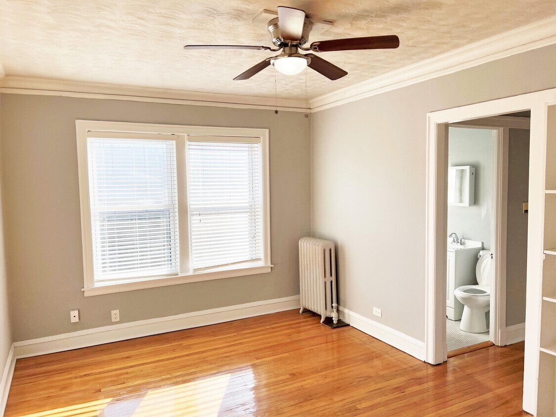 Foto principal - 5746 S Stony Is Ave