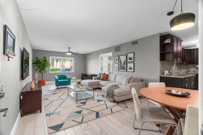 Foto del edificio - 124 NE 19th Ct