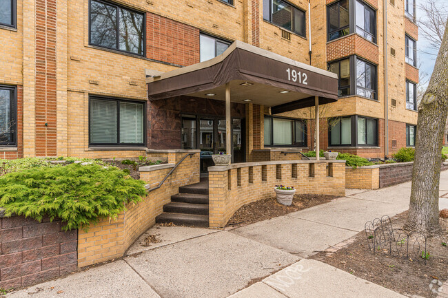 Building Photo - Dupont Plaza of Lowry Hill