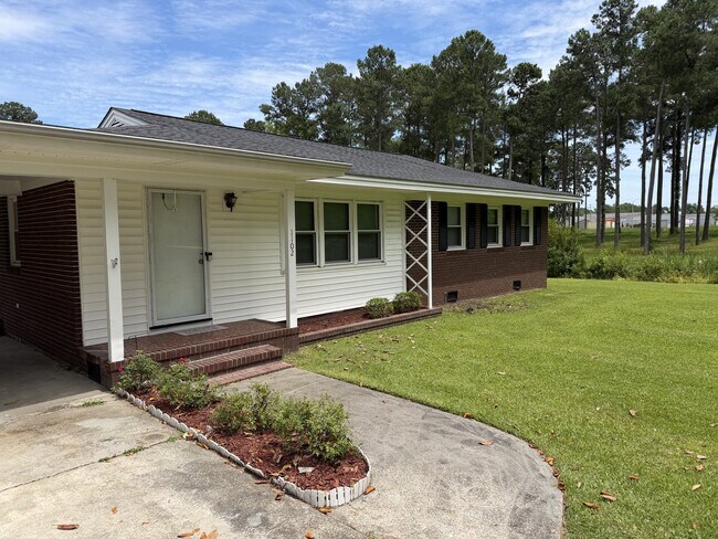 Building Photo - 1102 Mary Ln