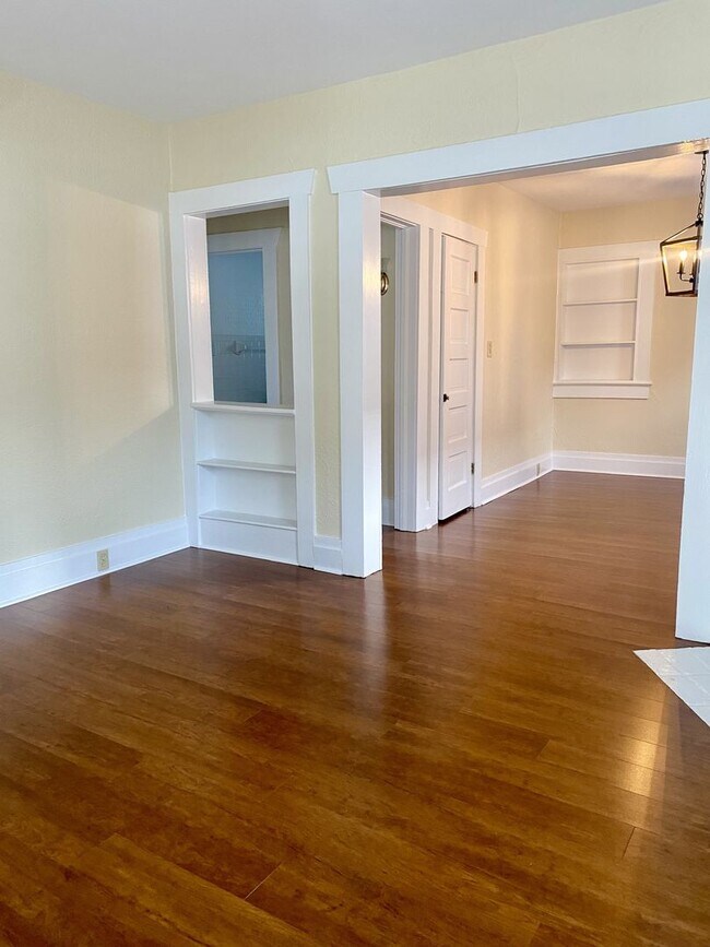 Building Photo - Charming Bungalow