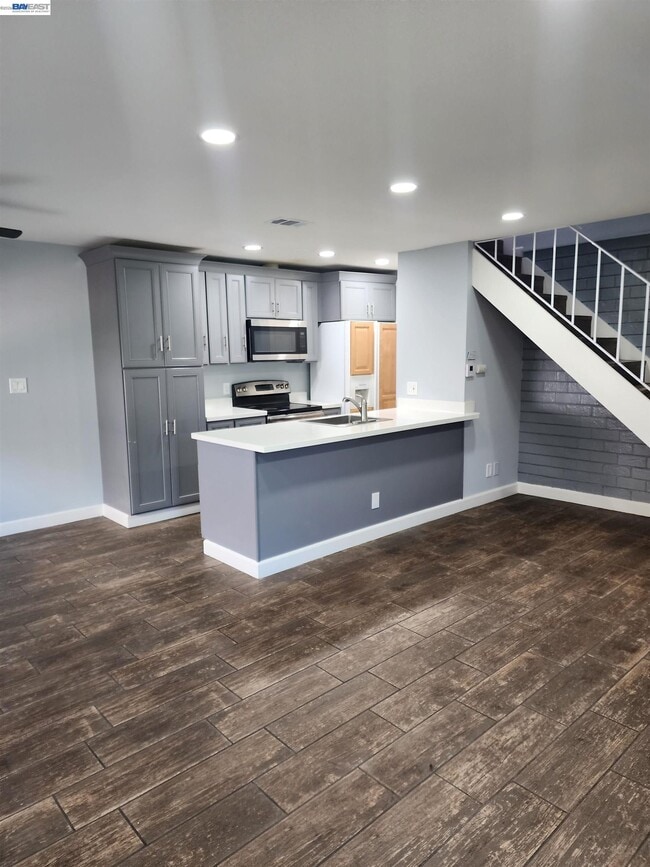 Foto del edificio - 4985 N Holt Ave