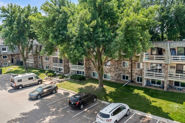 Building Photo - Mound 1 Bed Condo