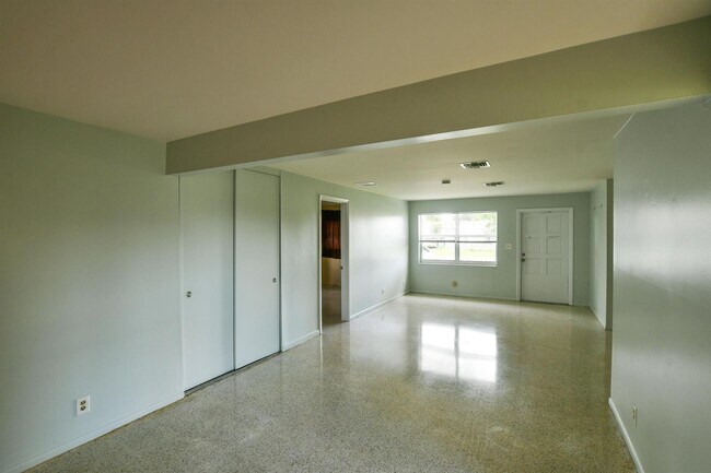Building Photo - 5032 Marion Pl