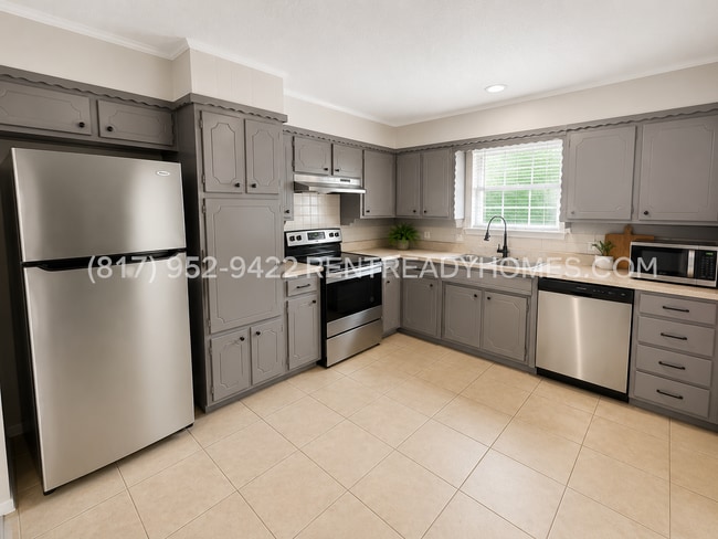 Photo - 736 Cheltenham Dr, House