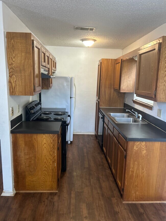 Building Photo - 103 Willow Ridge Dr