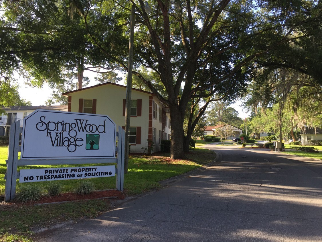 Primary Photo - Clean 2/1.5 Townhouse in SE Ocala