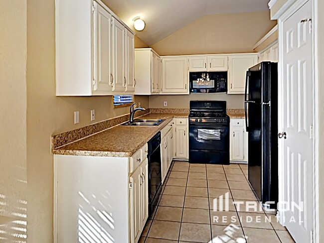 Building Photo - 1112 Brittany Dr