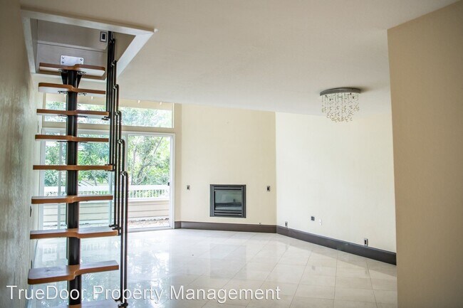 Building Photo - 2 br, 2 bath House - 3630 S. Bear St #D