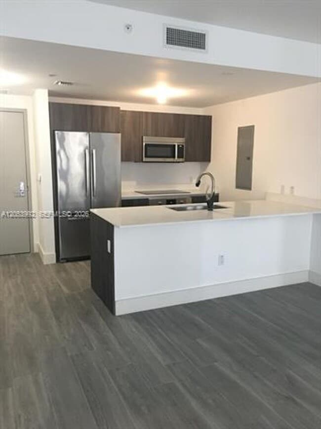 Foto del edificio - 488 NE 18th St