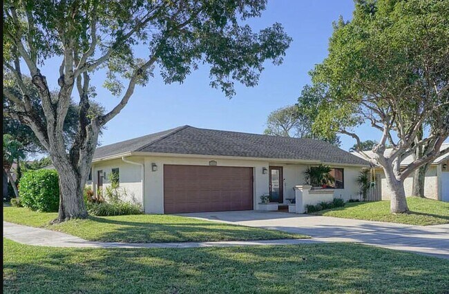 Building Photo - 6633 Amberwoods Dr