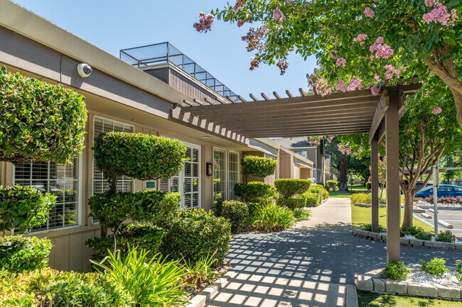 Foto del edificio - Hastings Ranch