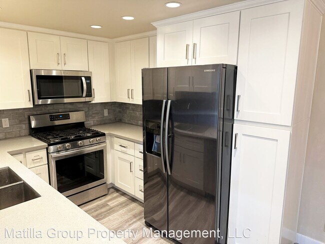 Building Photo - 2 br, 2 bath House - 8515 Falmouth Ave #417