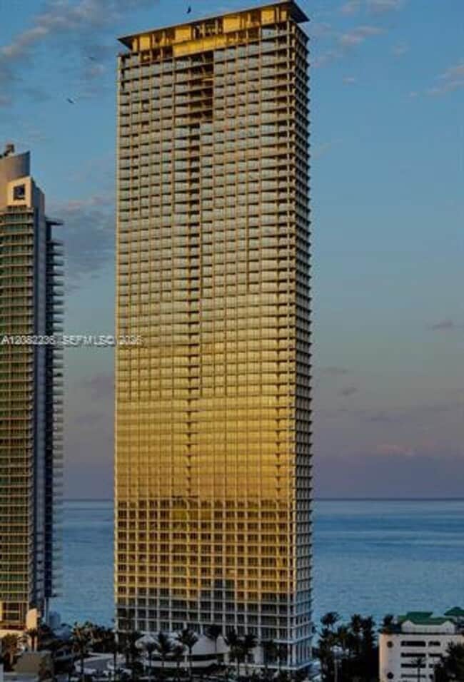 Building Photo - 16901 Collins Ave