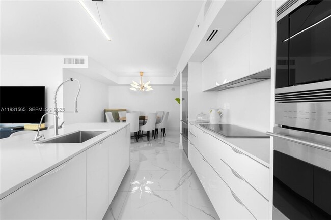 Foto del edificio - 9521 E Bay Harbor Dr